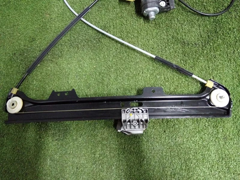 Стеклоподъемник BMW 5-Series 2006 51337184384 E60, передний правый
