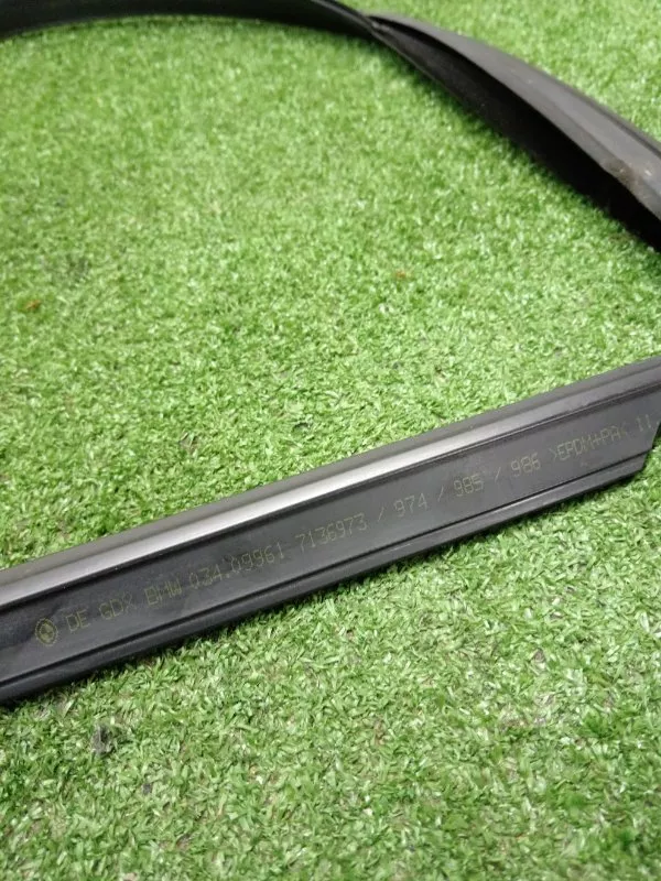 Уплотнитель стекла двери