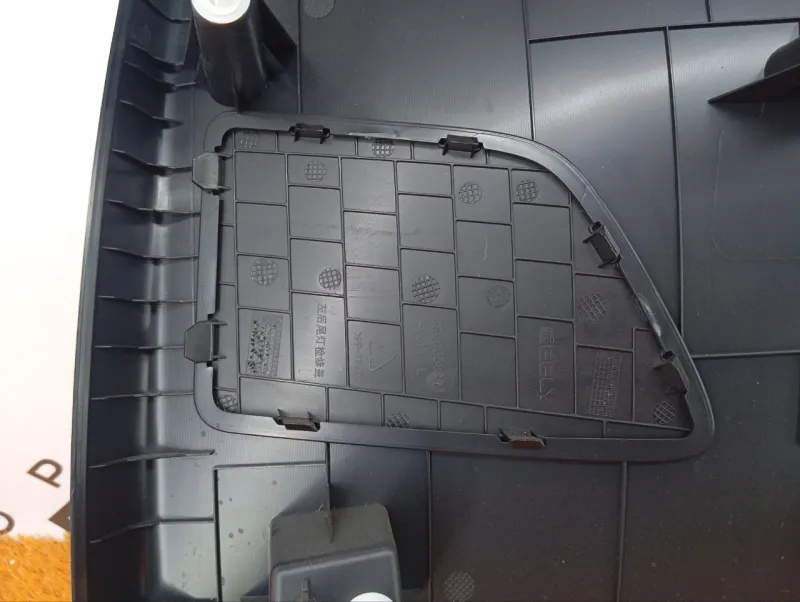 Обшивка двери багажника