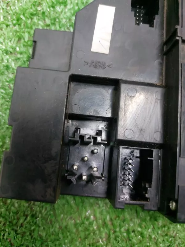 Кнопка стеклоподъемника