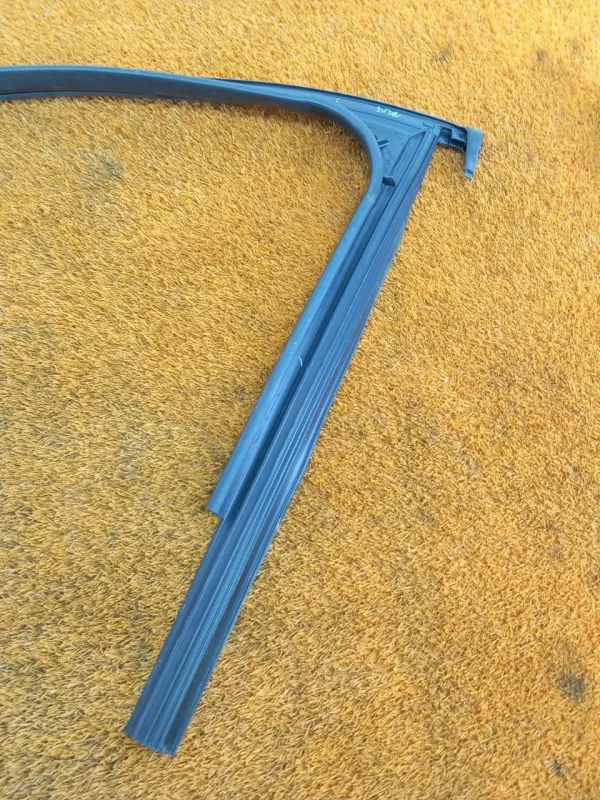 Уплотнитель стекла двери