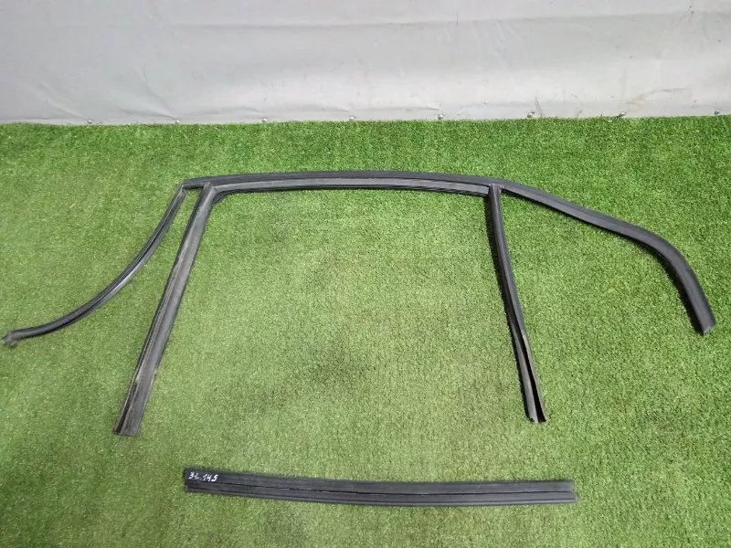 Уплотнитель стекла двери