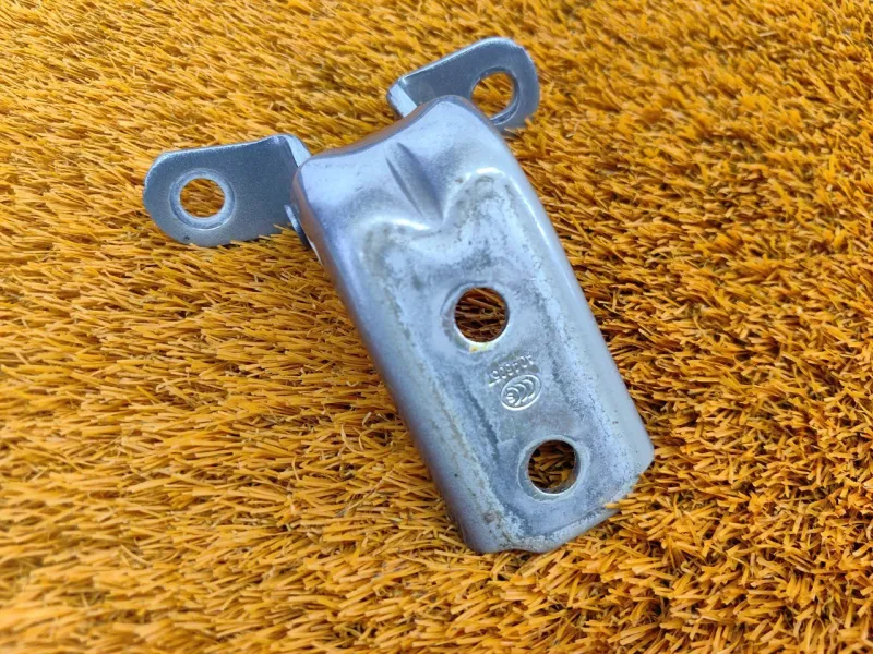 Петля двери