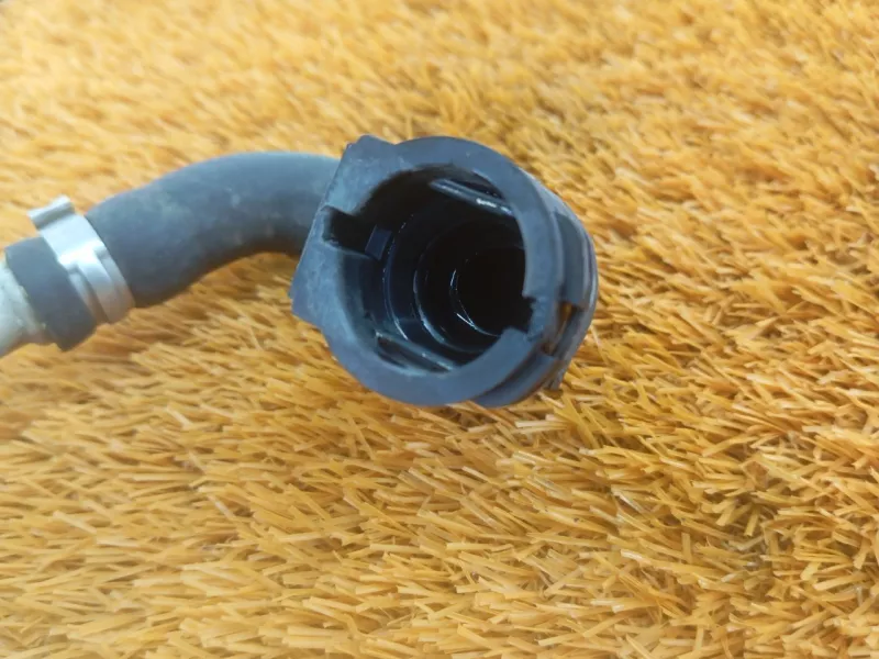 Трубка системы охлаждения