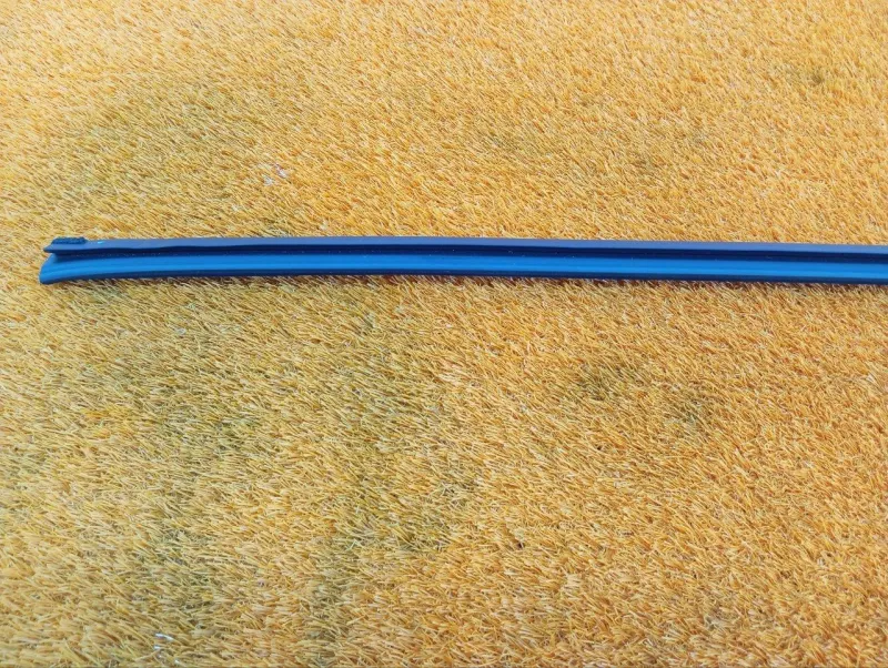 Уплотнитель стекла двери