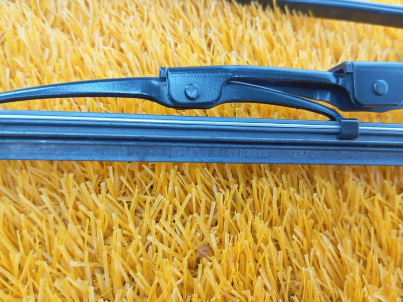 Поводок стеклоочистителя лобового стекла