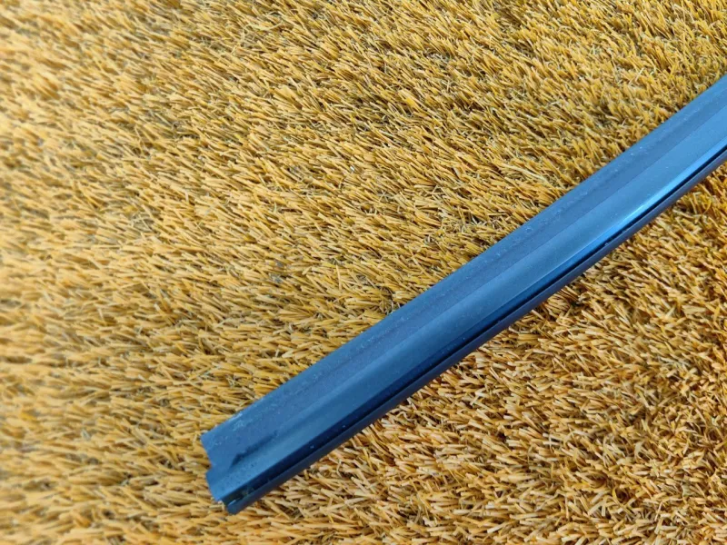 Уплотнитель стекла двери