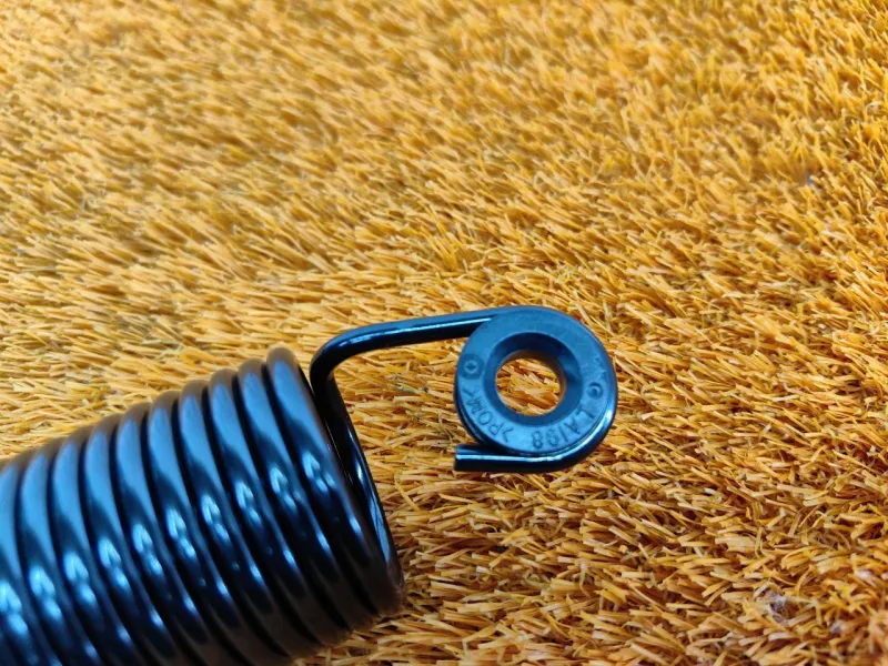 Пружина крышки багажника