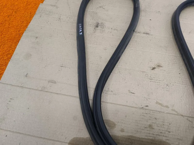 Уплотнитель багажника