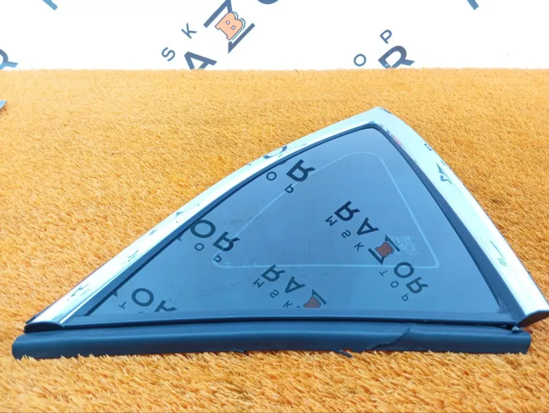 Форточка задняя