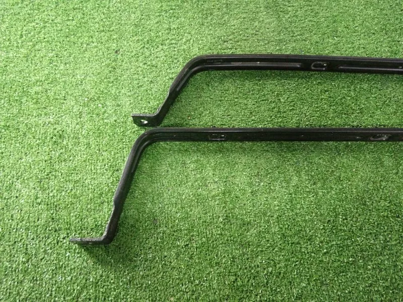 Крепление топливного бака