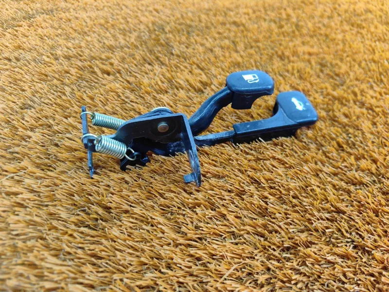 Ручка открывания бензобака