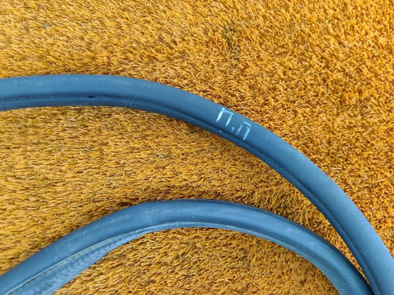 Уплотнитель проема двери