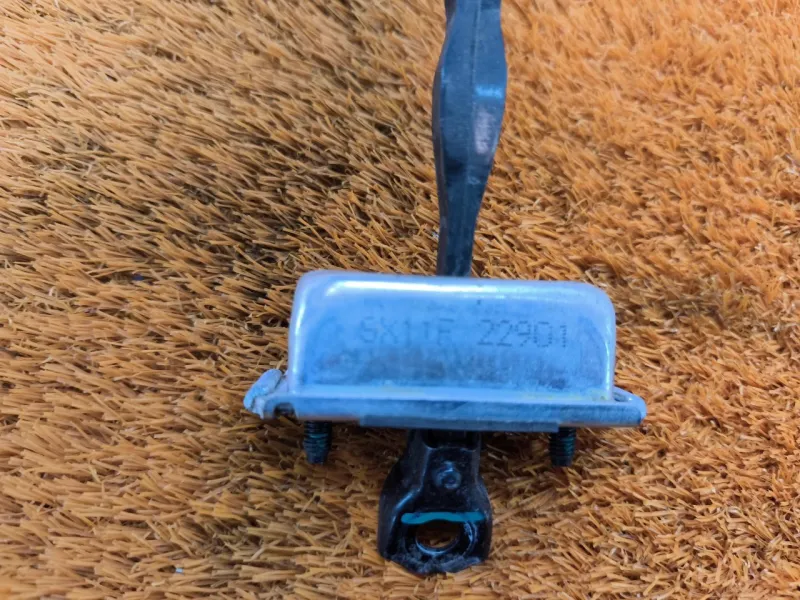 Ограничитель двери