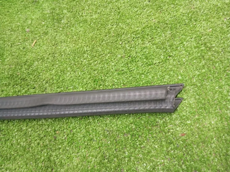 Уплотнитель стекла двери