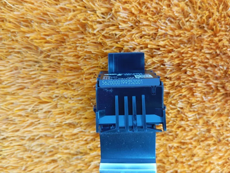 Кнопка стояночного тормоза