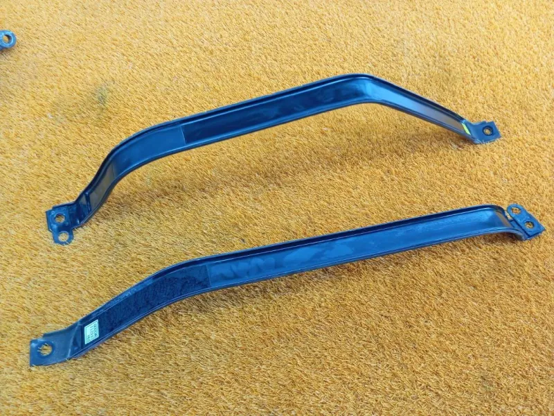 Крепление топливного бака