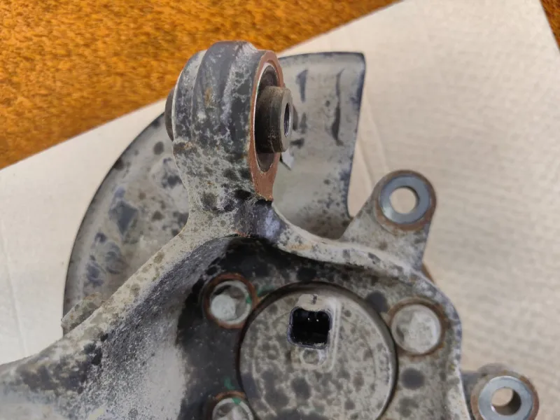 Кулак поворотный