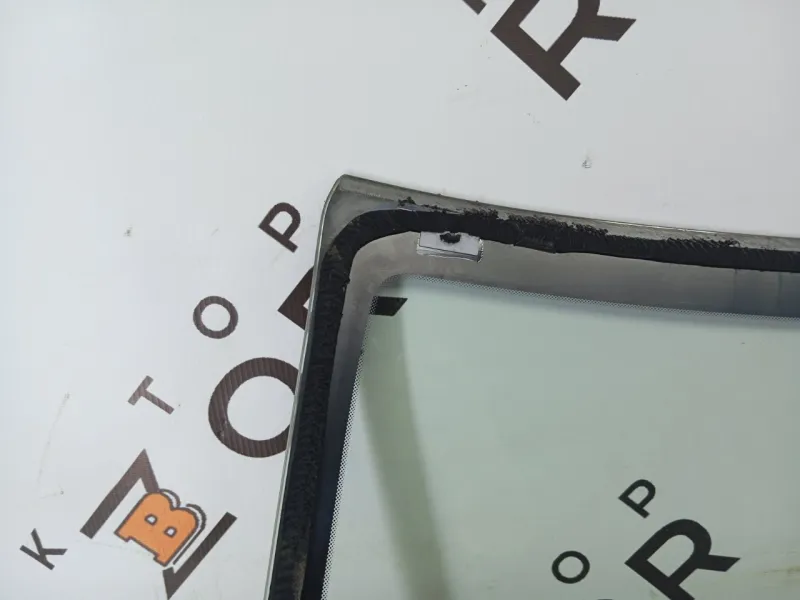 Стекло лобовое