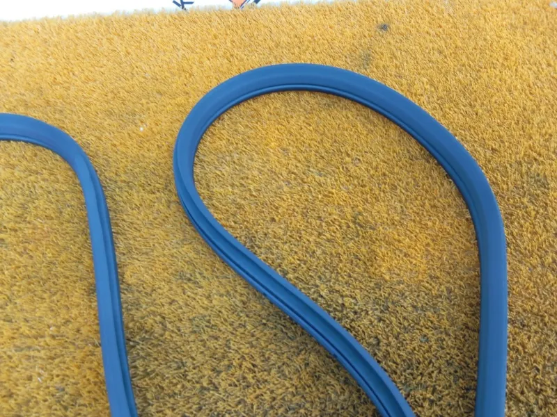 Уплотнитель проема двери