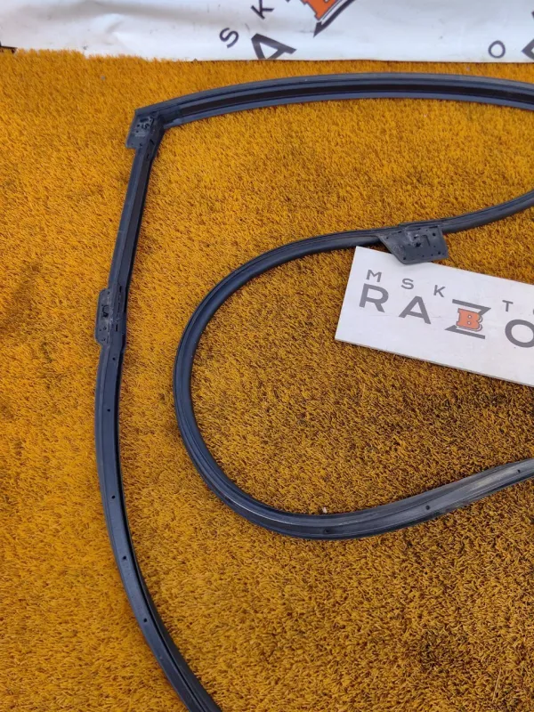 Уплотнитель двери