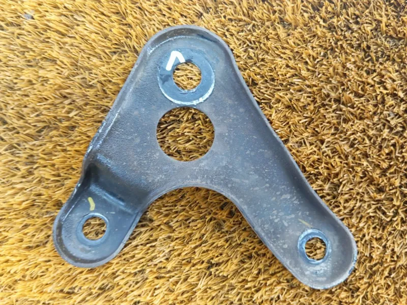 Крепление балки подвески