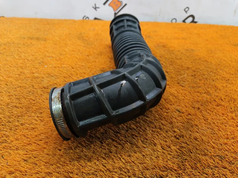 Патрубок воздушного фильтра