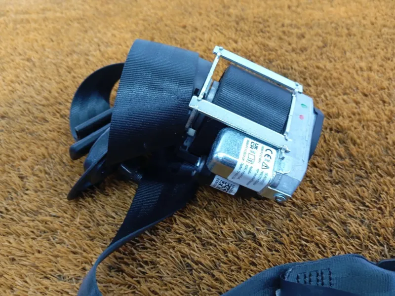 Ремень безопасности