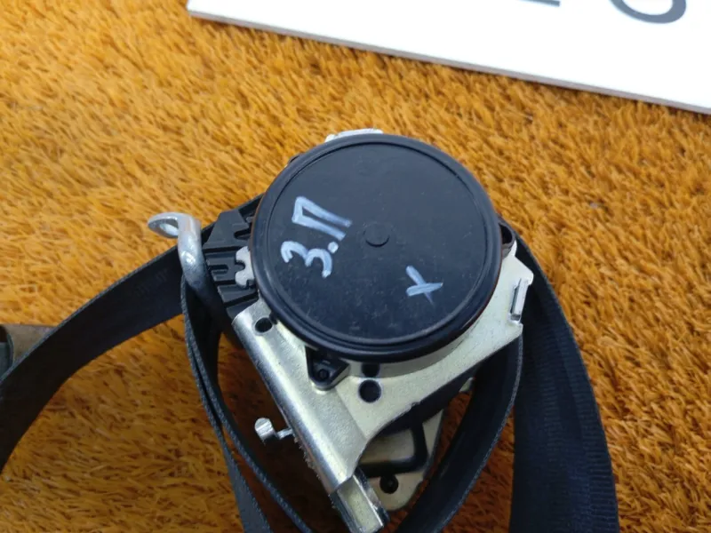 Ремень безопасности