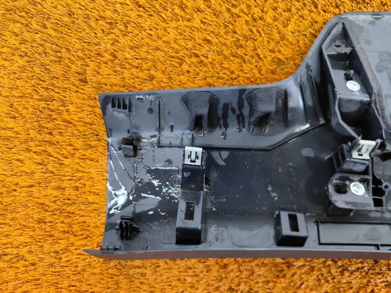 Обшивка двери багажника