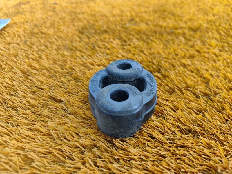 Крепление глушителя