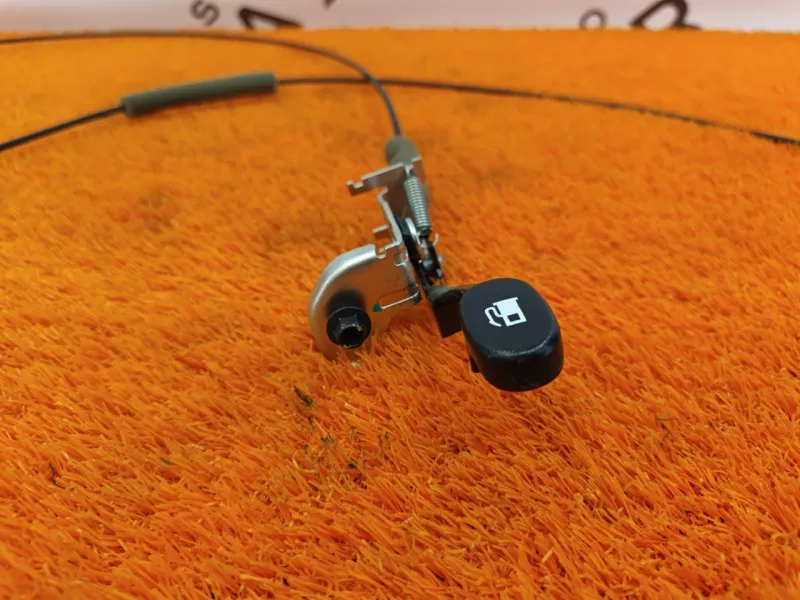 Трос лючка топливного бака