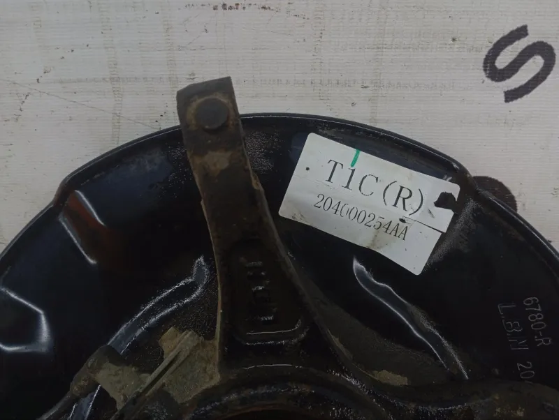 Кулак поворотный