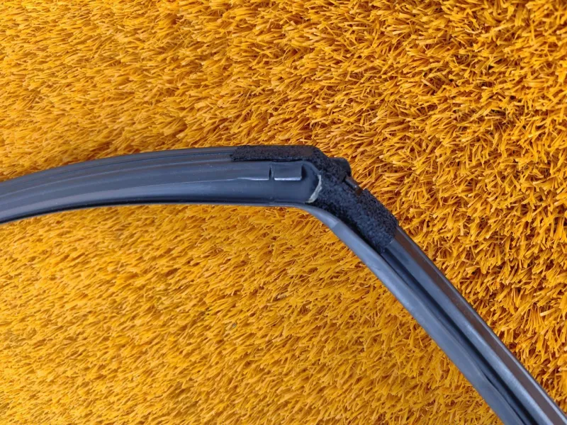 Уплотнитель стекла двери