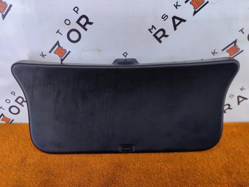 Обшивка двери багажника