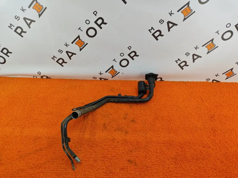 Горловина топливного бака