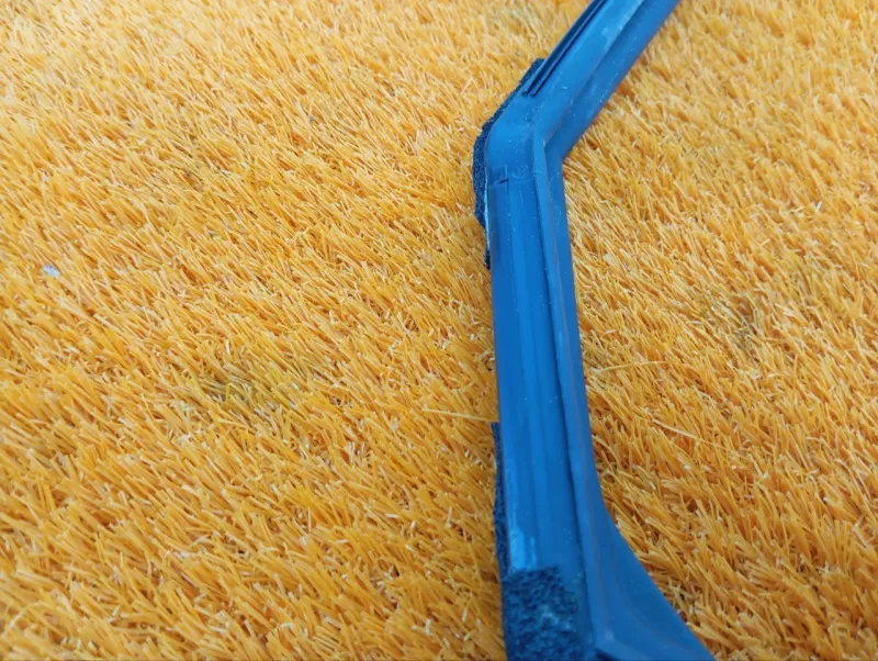 Уплотнитель стекла двери