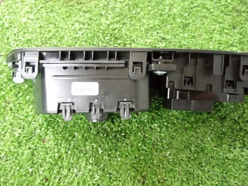 Кнопка стеклоподъемника