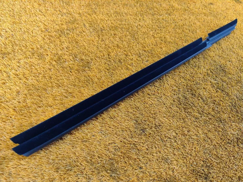 Уплотнитель стекла двери