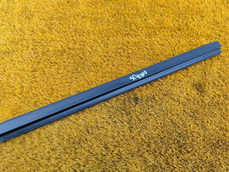 Уплотнитель стекла двери