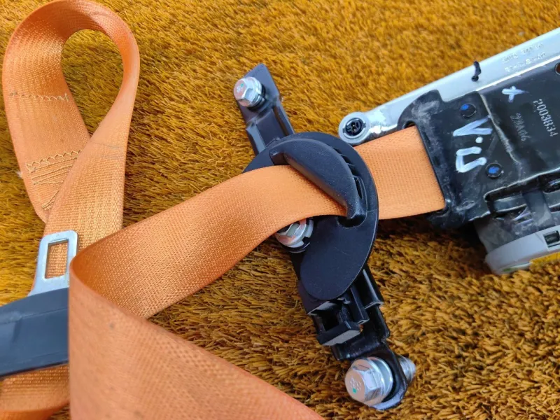 Ремень безопасности