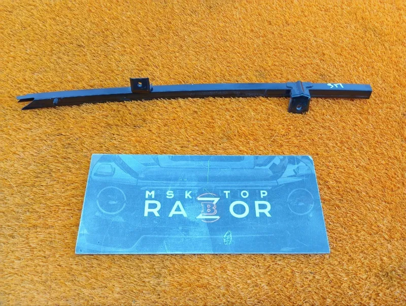 Направляющая стекла двери