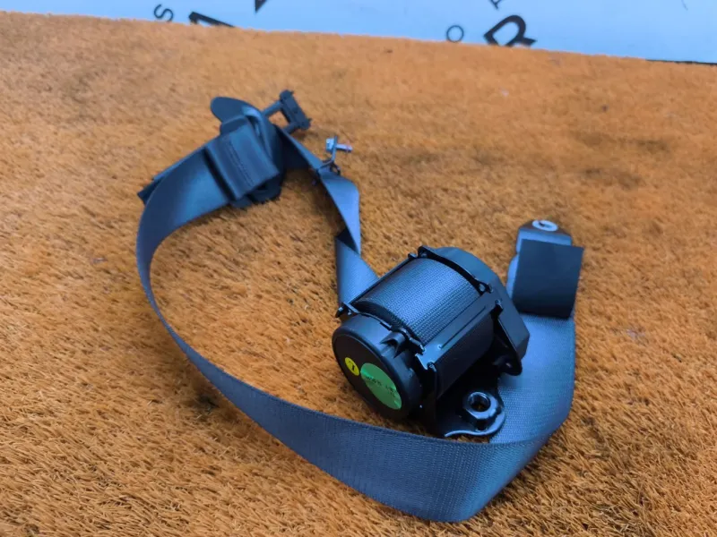 Ремень безопасности