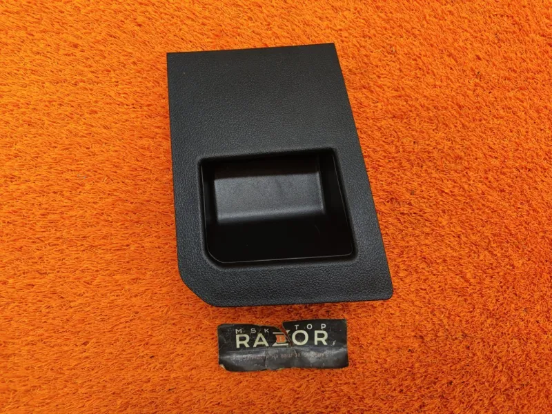 Крышка блока предохранителей