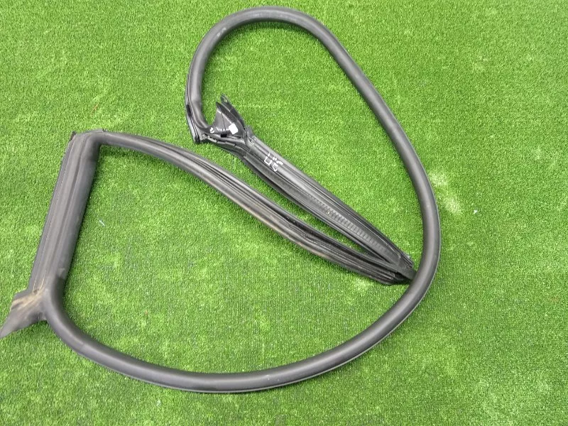 Уплотнитель двери