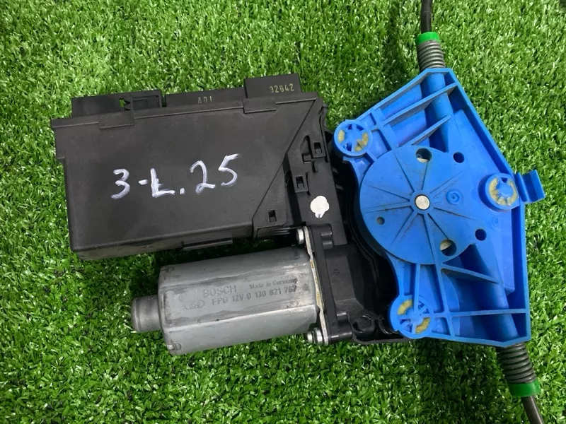 Стеклоподъемник Audi A4 2006 8E0839461B B7, задний левый