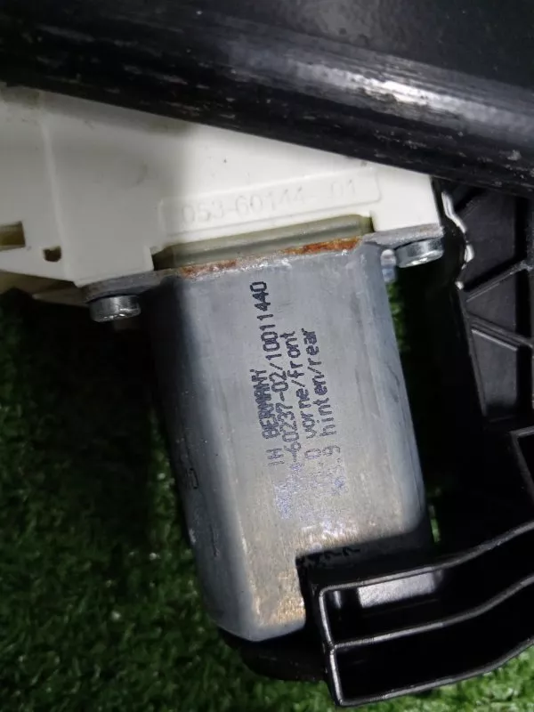 Стеклоподъемник BMW 5-Series 2011 942888100 F10, задний левый