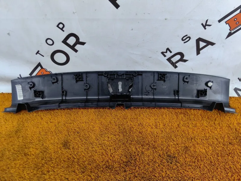 Накладка замка багажника