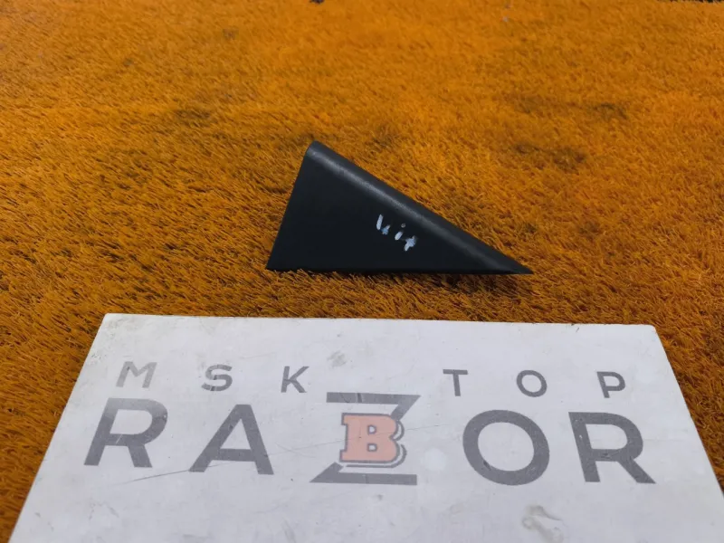 Уголок двери