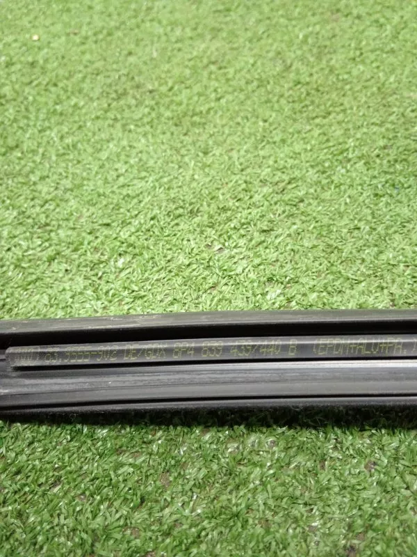 Уплотнитель стекла двери